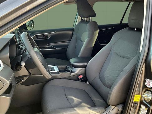 Used 2020 Toyota RAV4 LE image 21