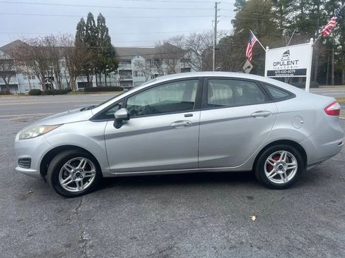 Used 2019 Ford Fiesta SE image 5