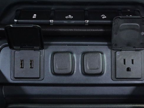 Used 2017 Chevrolet Silverado 1500 LTZ Z71 AWD/4WD image 40
