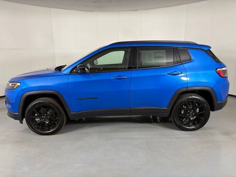New 2026 Jeep Compass Latitude w/ Sun and Sound Group AWD/4WD image 5