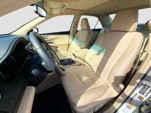 Used 2017 Toyota Camry XLE w/ Moonroof Package FWD image 11