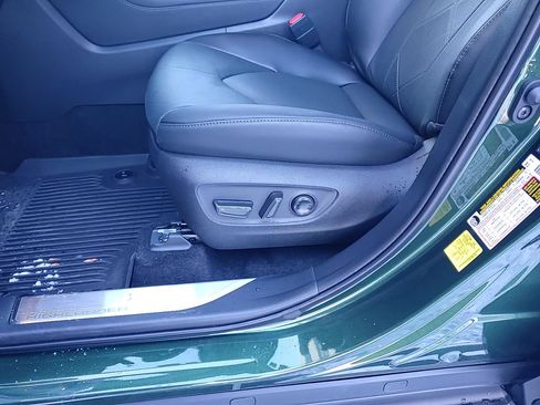 New 2025 Toyota Highlander Platinum image 12