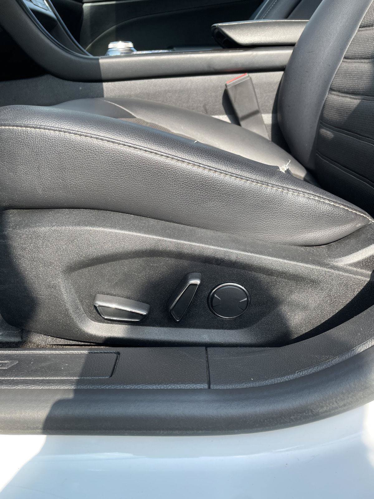 Used 2018 Ford Fusion SE w/ Equipment Group 201A FWD image 17