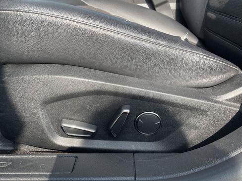 Used 2018 Ford Fusion SE w/ Equipment Group 201A FWD image 17