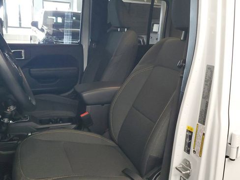 Used 2025 Jeep Gladiator Nighthawk image 17