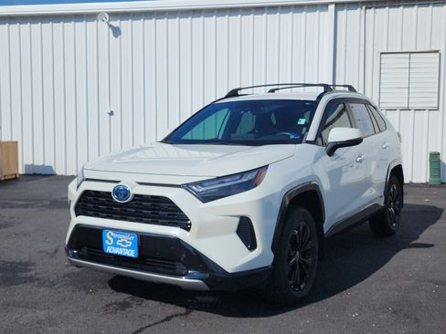 Used 2022 Toyota RAV4 SE w/ SE Grade Weather Package AWD/4WD image 1