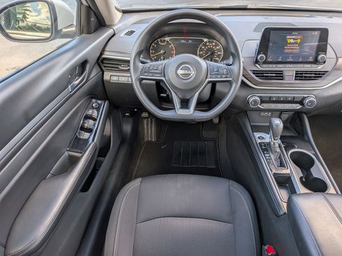 Used 2023 Nissan Altima 2.5 SV FWD image 14