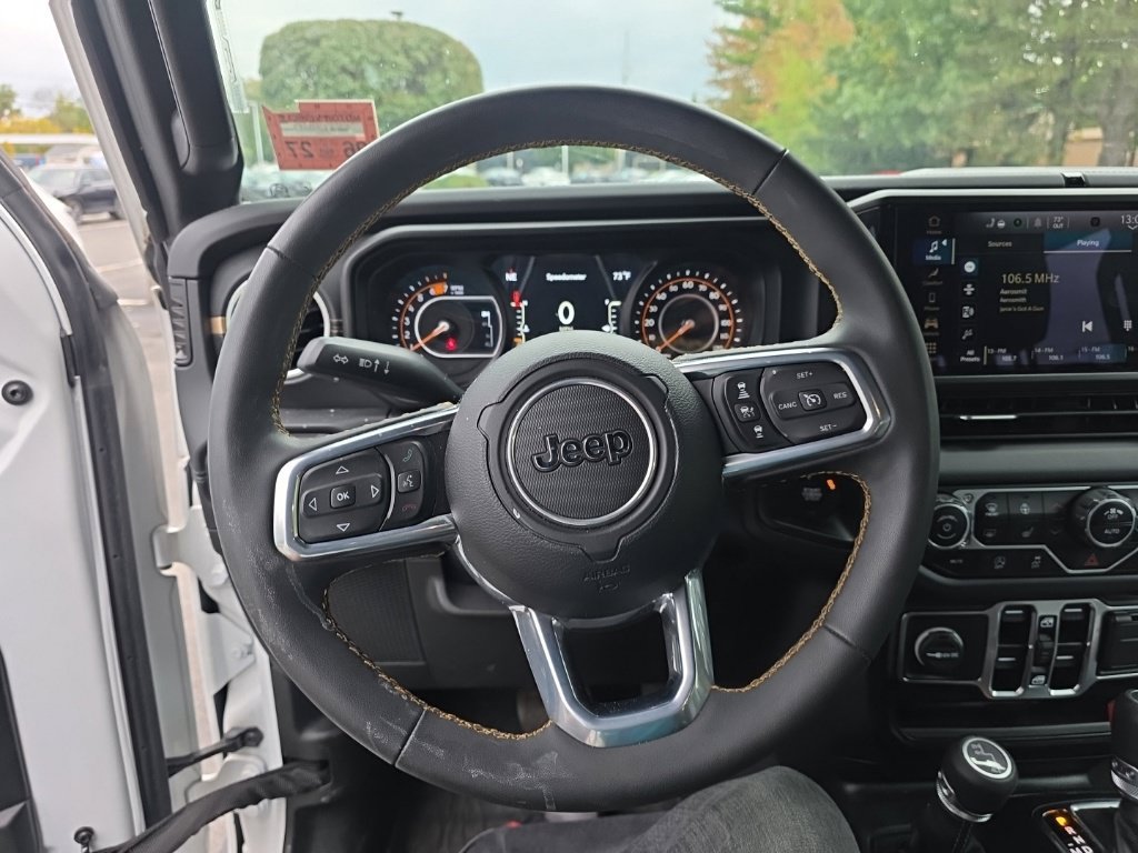 Used 2024 Jeep Wrangler Unlimited Sahara AWD/4WD image 15