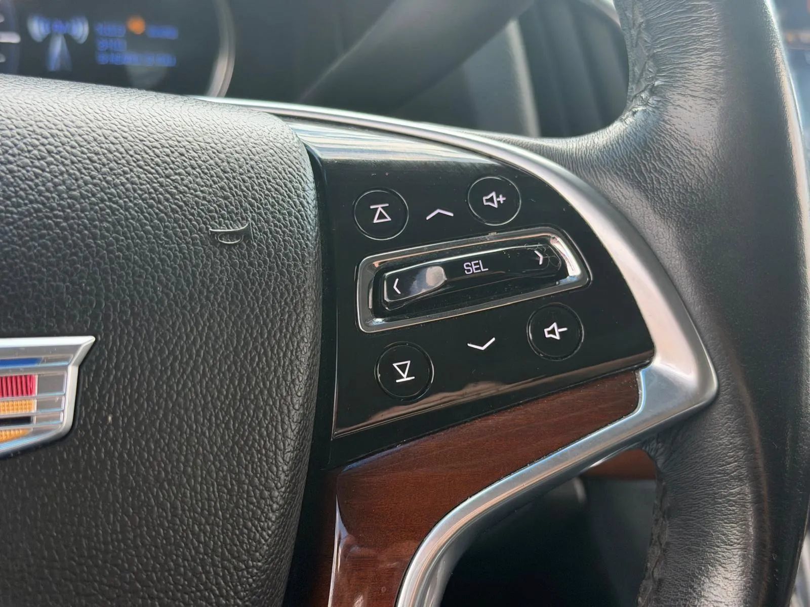 Used 2019 Cadillac Escalade ESV Luxury AWD/4WD image 19