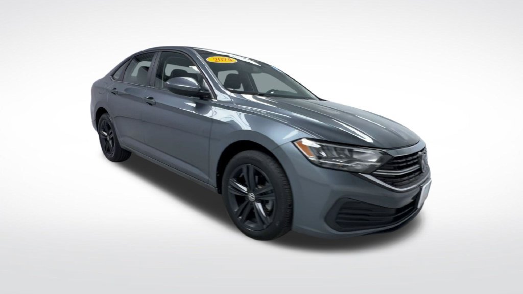 Used 2024 Volkswagen Jetta SE FWD image 2