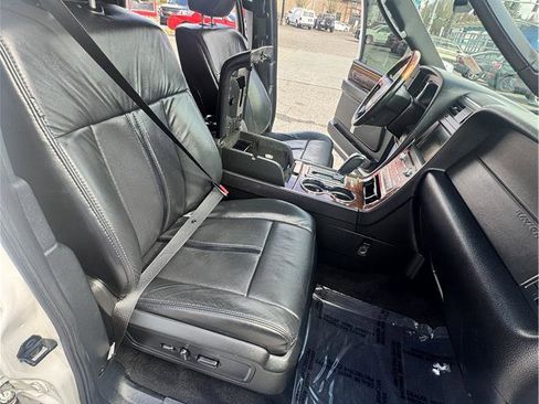 Used 2015 Lincoln Navigator 4WD image 31