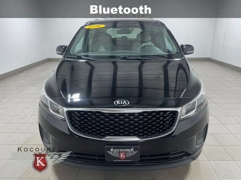 Used 2016 Kia Sedona LX w/ LX Convenience Package FWD image 2