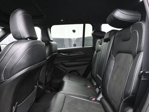 Used 2023 Jeep Grand Cherokee Altitude AWD/4WD image 12