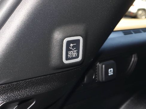 Used 2024 Jeep Grand Cherokee Laredo X w/ Luxury Tech Group I AWD/4WD image 17