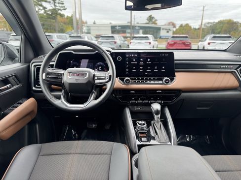 Used 2024 GMC Canyon AT4 image 12