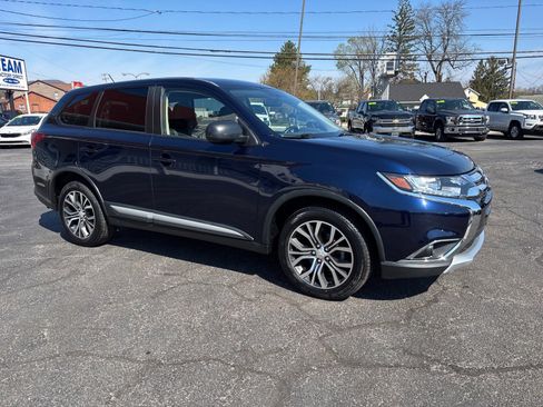 Used 2016 Mitsubishi Outlander ES image 1