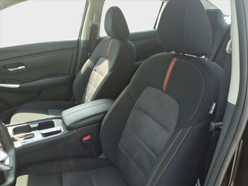 Used 2025 Nissan Sentra SR FWD image 16