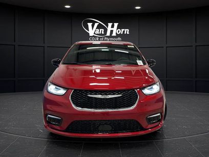 New 2026 Chrysler Pacifica Select