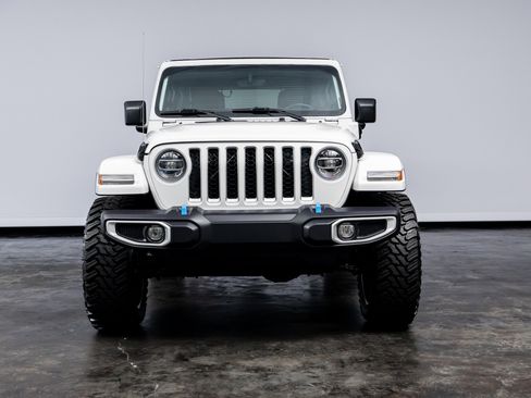 Used 2022 Jeep Wrangler Sahara image 2