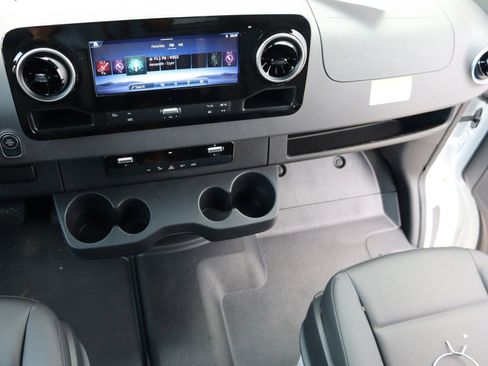 New 2025 Mercedes-Benz Sprinter 2500 image 31
