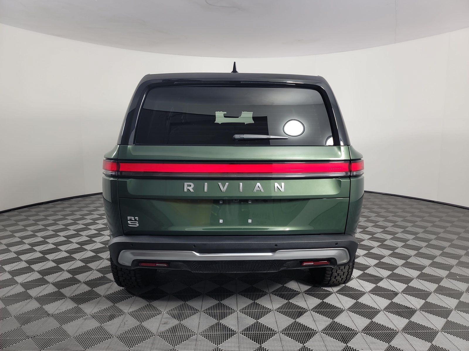 Used 2023 Rivian R1S Adventure Dual AWD/4WD image 4