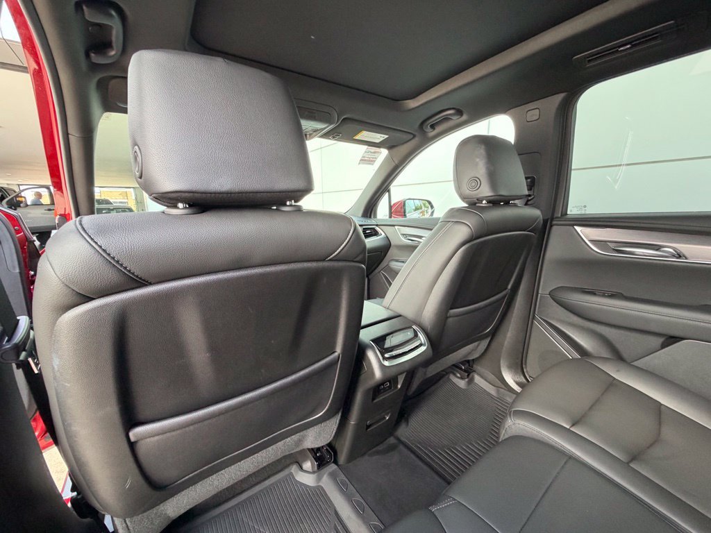 Used 2025 Cadillac XT6 Luxury FWD image 19
