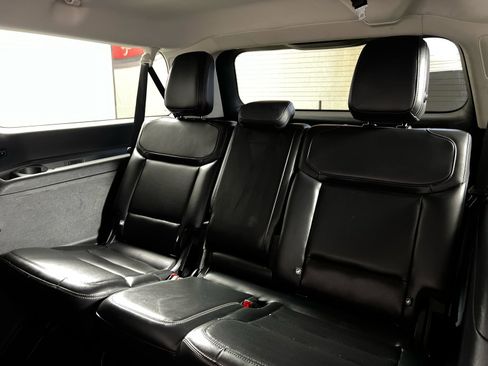 Used 2025 Ford Expedition Max Platinum w/ Driver's Package image 9