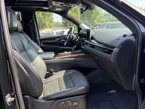 Used 2022 Cadillac Escalade Premium Luxury Platinum w/ Heavy-Duty Trailer Package AWD/4WD image 12