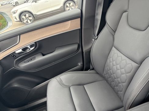 Certified 2025 Volvo XC90 B5 Plus image 31