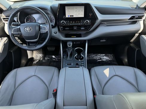 Used 2023 Toyota Highlander XLE image 10