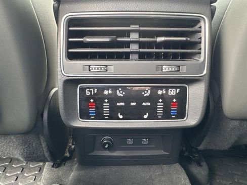 Used 2021 Audi Q8 Prestige w/ Prestige Package image 15