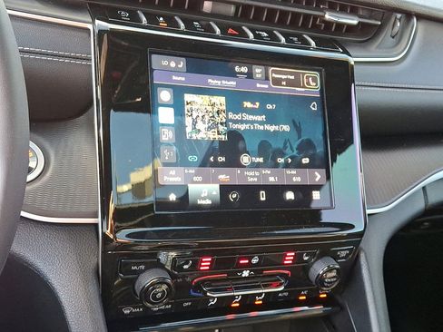 Used 2024 Jeep Grand Cherokee L Laredo w/ Luxury Tech Group I image 27