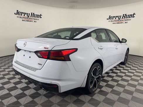 Used 2023 Nissan Altima 2.5 SR AWD/4WD image 7