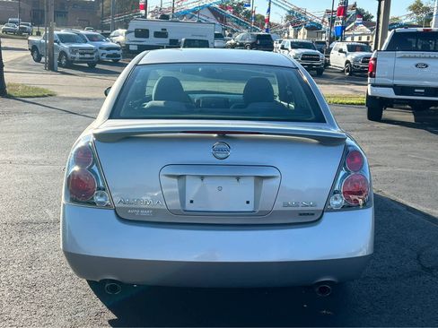 Used 2005 Nissan Altima 3.5 SE w/ (M01) Sport Pkg image 5