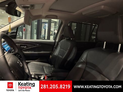 Used 2022 Honda Pilot Touring image 11