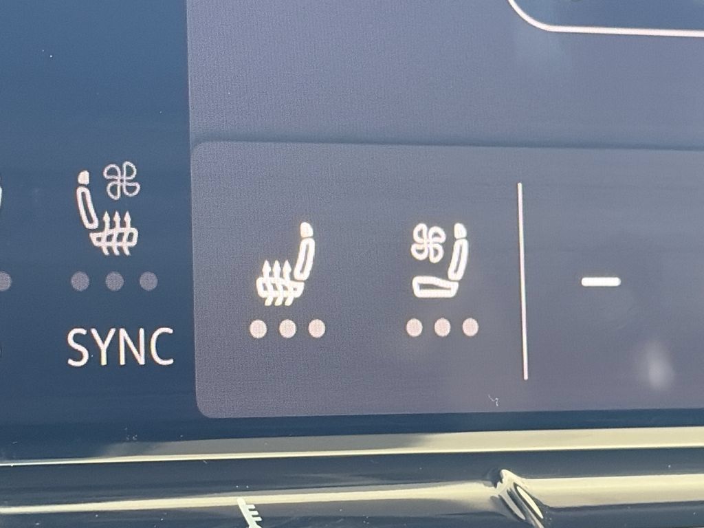 Certified 2026 Volkswagen Atlas SE FWD image 25