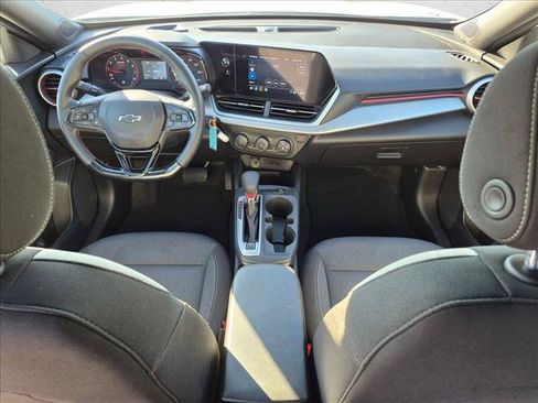 Used 2026 Chevrolet Trax RS FWD image 18