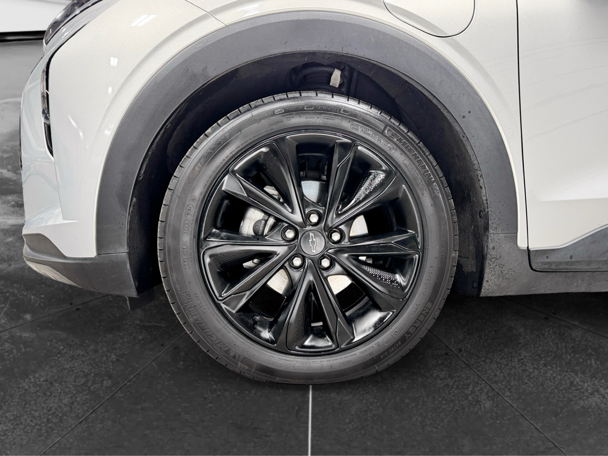 Used 2023 Chevrolet Bolt EUV Premier w/ Sun & Sound Package FWD image 29
