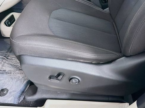 Used 2023 Chrysler Voyager LX FWD image 23