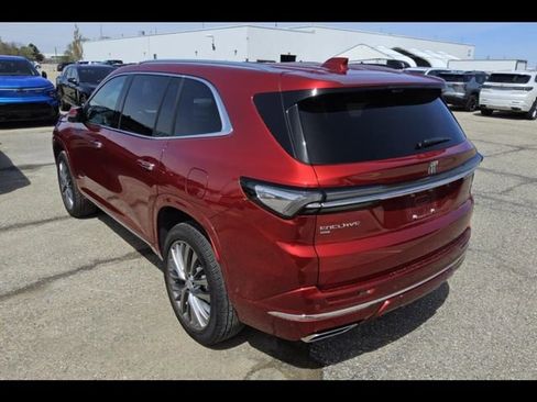 Used 2025 Buick Enclave Avenir AWD/4WD image 4