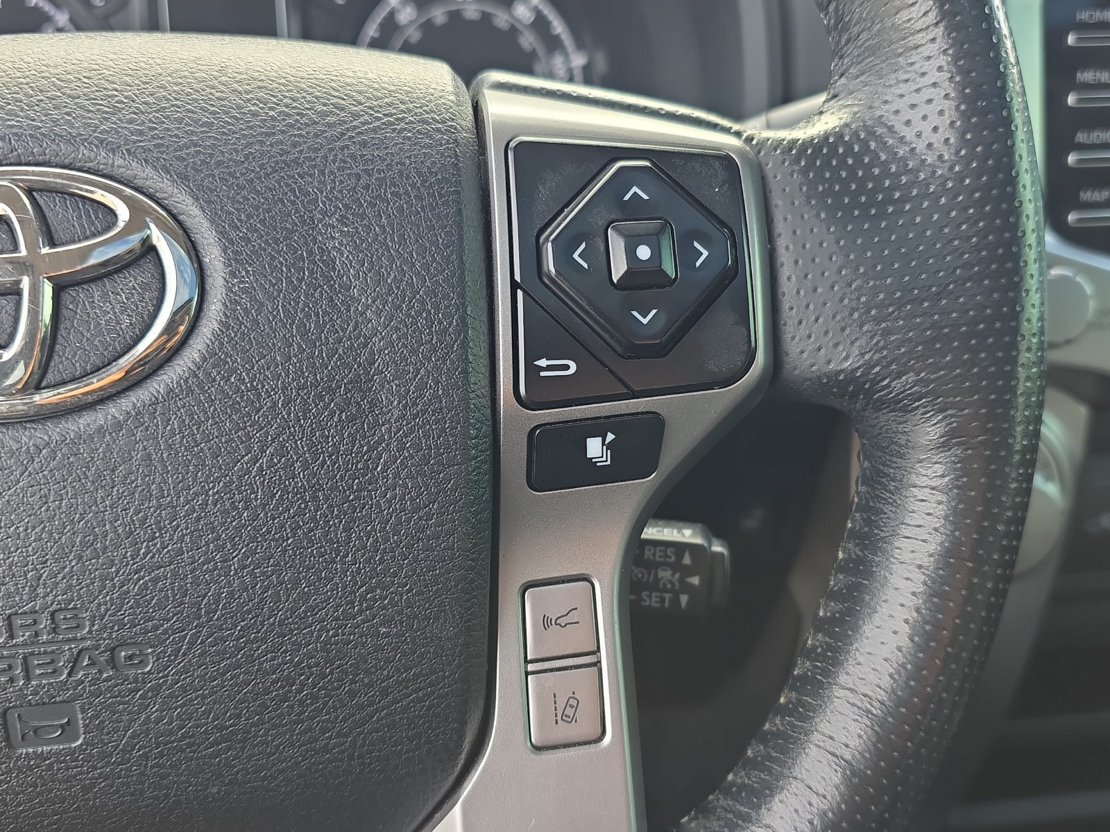 Used 2023 Toyota 4Runner SR5 Premium w/ Moonroof Package RWD image 15