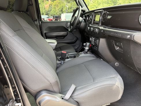 Used 2020 Jeep Wrangler Unlimited Sport AWD/4WD image 17