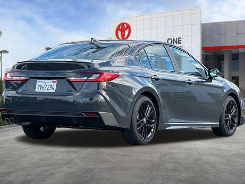 Used 2025 Toyota Camry SE w/ Convenience Package image 4