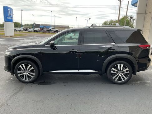 Used 2024 Nissan Pathfinder Platinum w/ Cargo Package AWD/4WD image 8