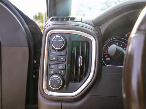 Used 2022 Chevrolet Silverado 1500 LT Trail Boss w/ Convenience Package II image 19