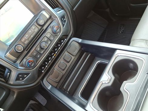 Used 2018 Chevrolet Silverado 1500 LTZ Z71 w/ Centennial Edition image 27