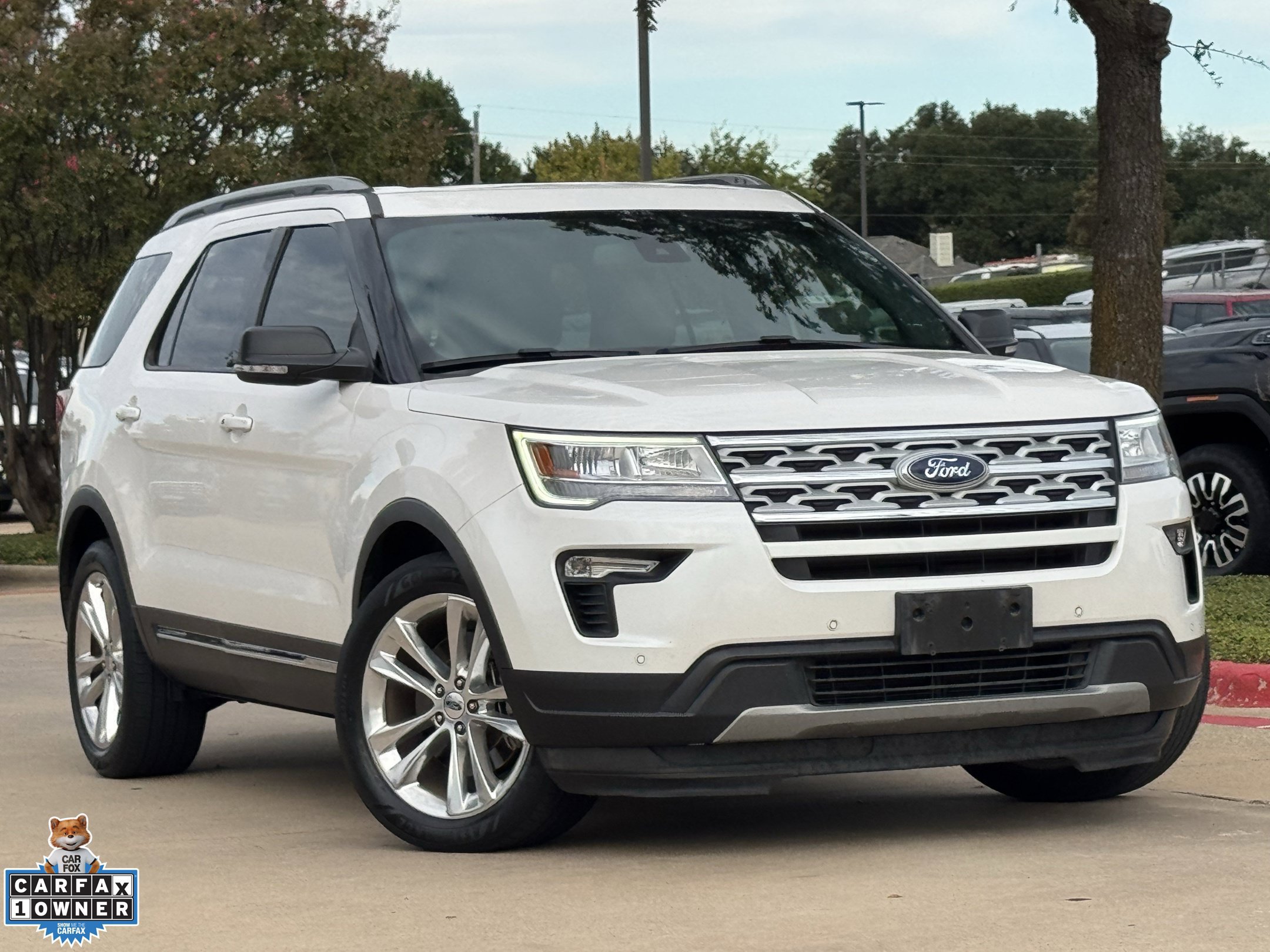 Used 2019 Ford Explorer XLT w/ Equipment Group 202A FWD image 2