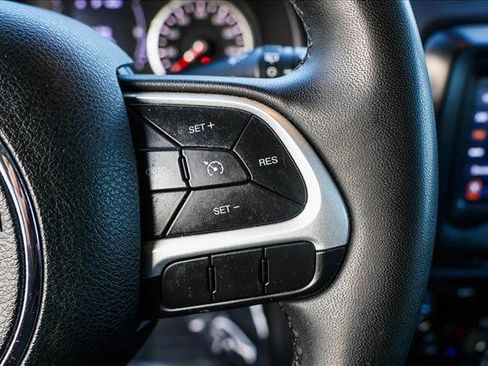 Used 2018 Jeep Renegade Latitude image 15