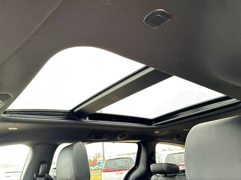 New 2026 Chrysler Pacifica Select AWD/4WD image 22