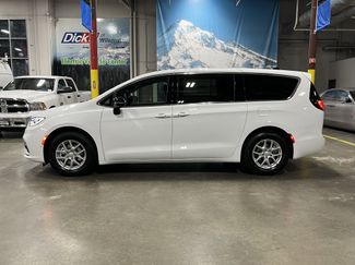 New 2026 Chrysler Pacifica Select FWD video 2
